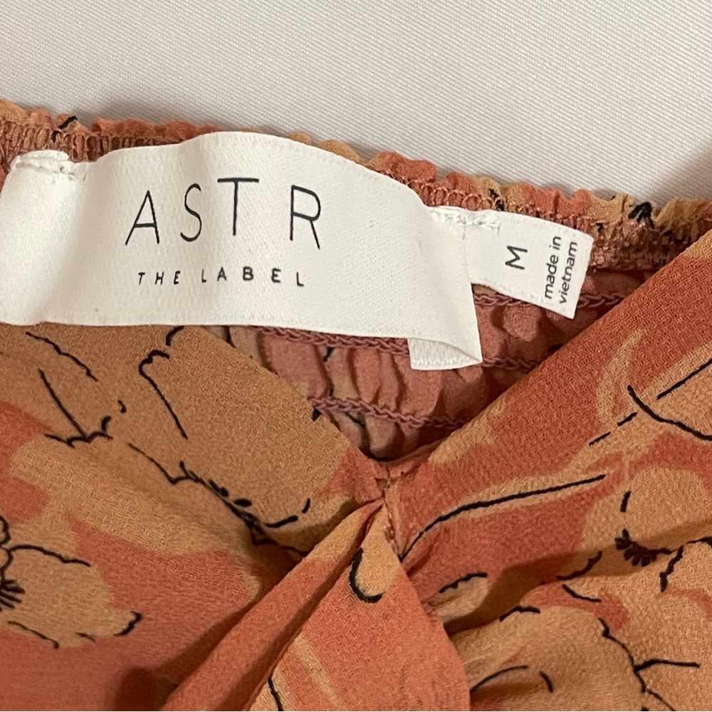 ASTR The Label Side Zip Ruffle Top EUC - Picture 5 of 7